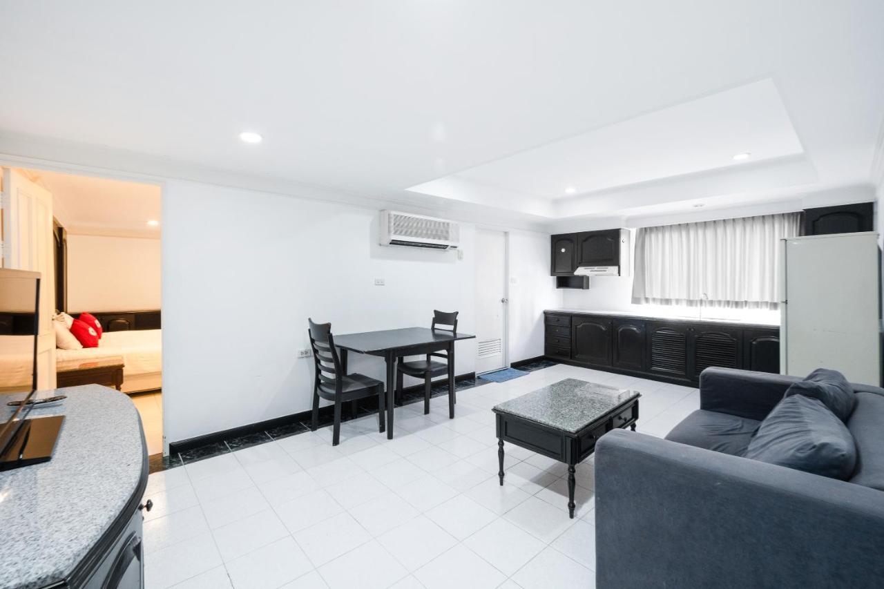 Oyo 1042 Boon'S Residence Bangkok Buitenkant foto