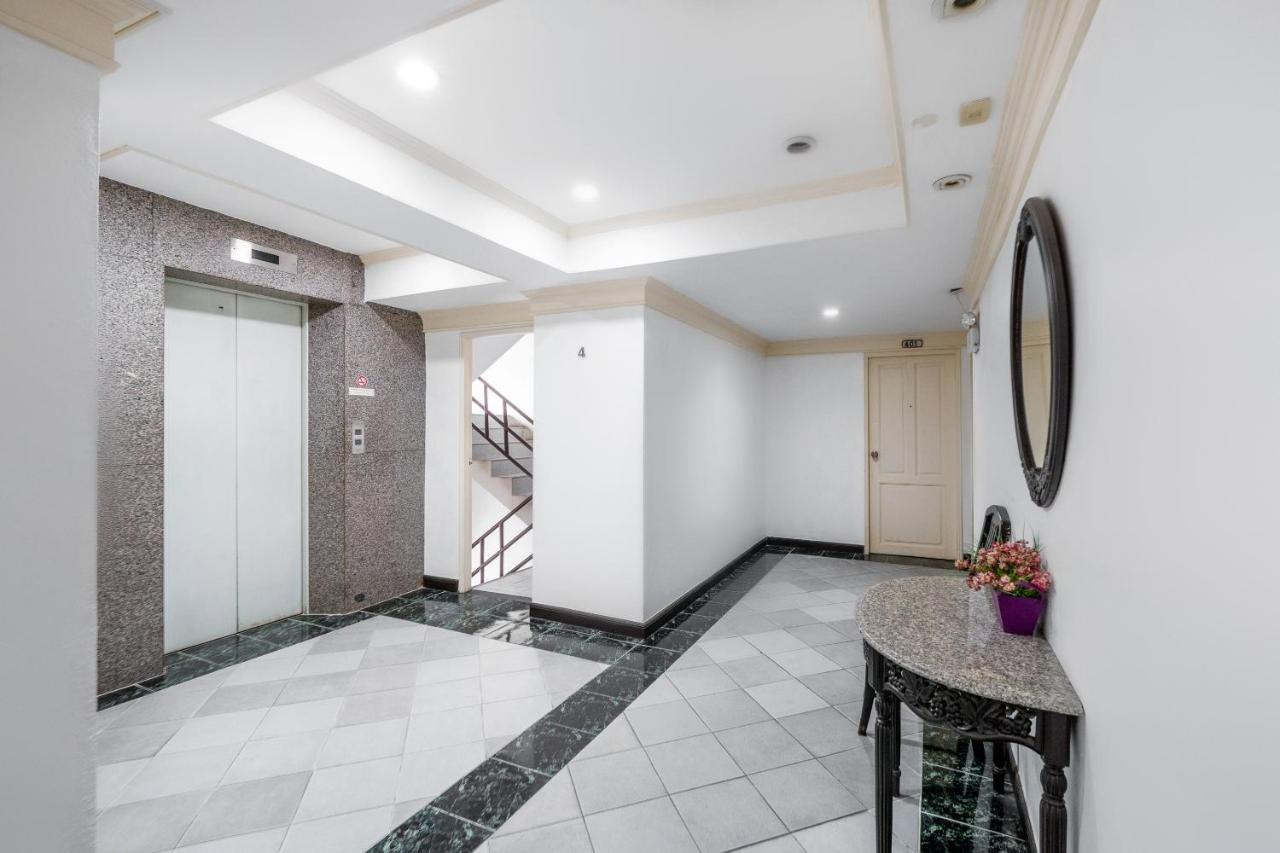 Oyo 1042 Boon'S Residence Bangkok Buitenkant foto