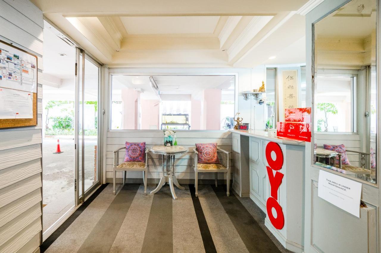 Oyo 1042 Boon'S Residence Bangkok Buitenkant foto