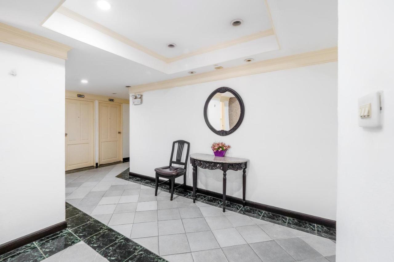 Oyo 1042 Boon'S Residence Bangkok Buitenkant foto