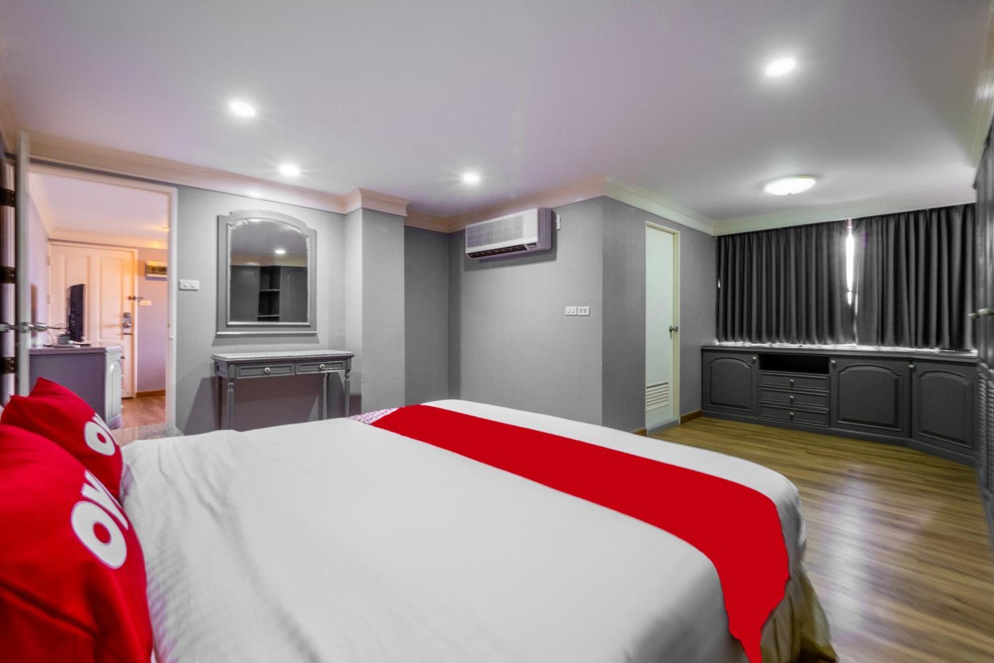 Oyo 1042 Boon'S Residence Bangkok Buitenkant foto